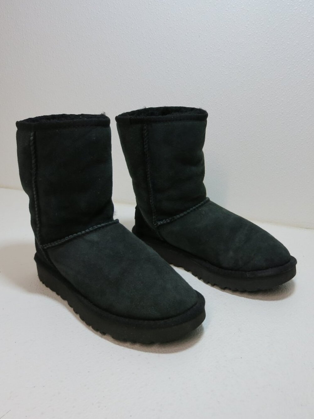 UGG Australia Classic Short Insulated Winter Boots Women's Winter Footwear Sz 5 - Picture 2 of 7